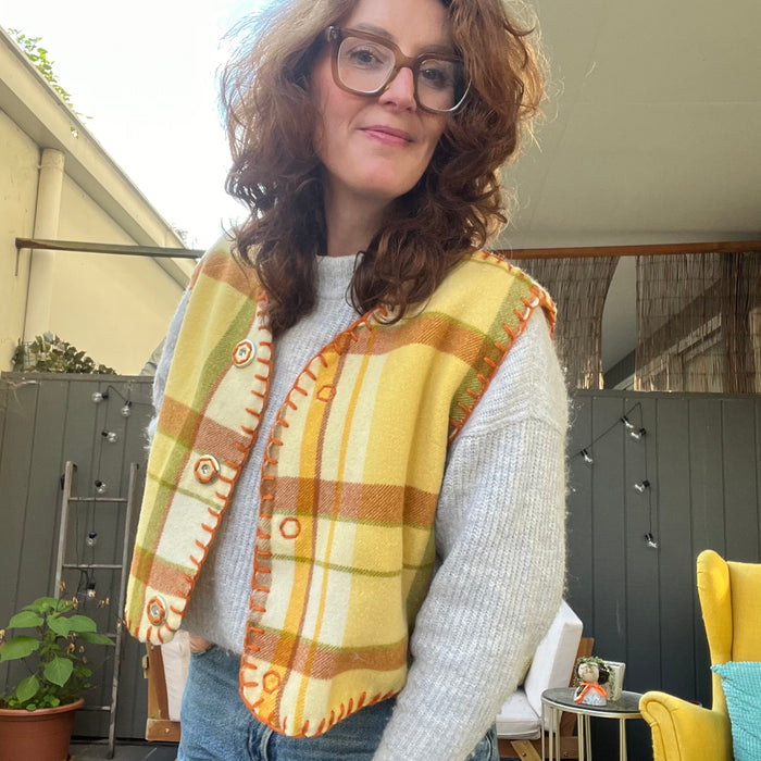 VEST Julie