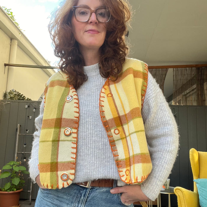 VEST Julie