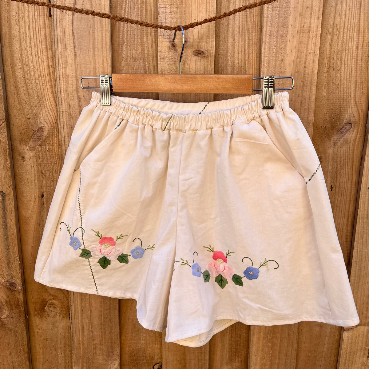 Short Fleurs brodées SIZE M