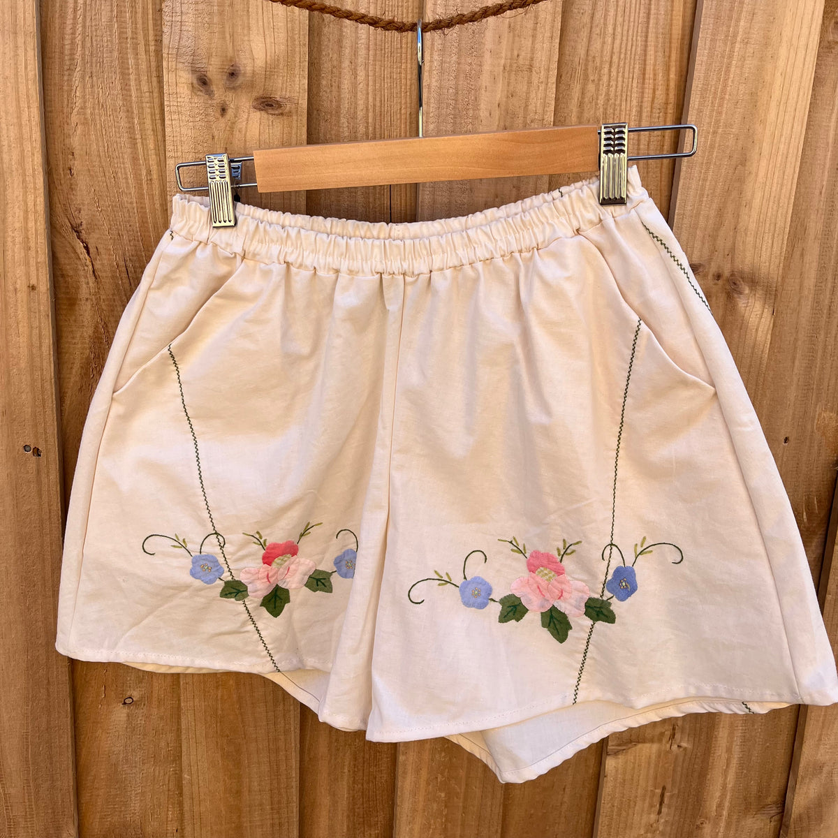 Short Fleurs brodées SIZE M