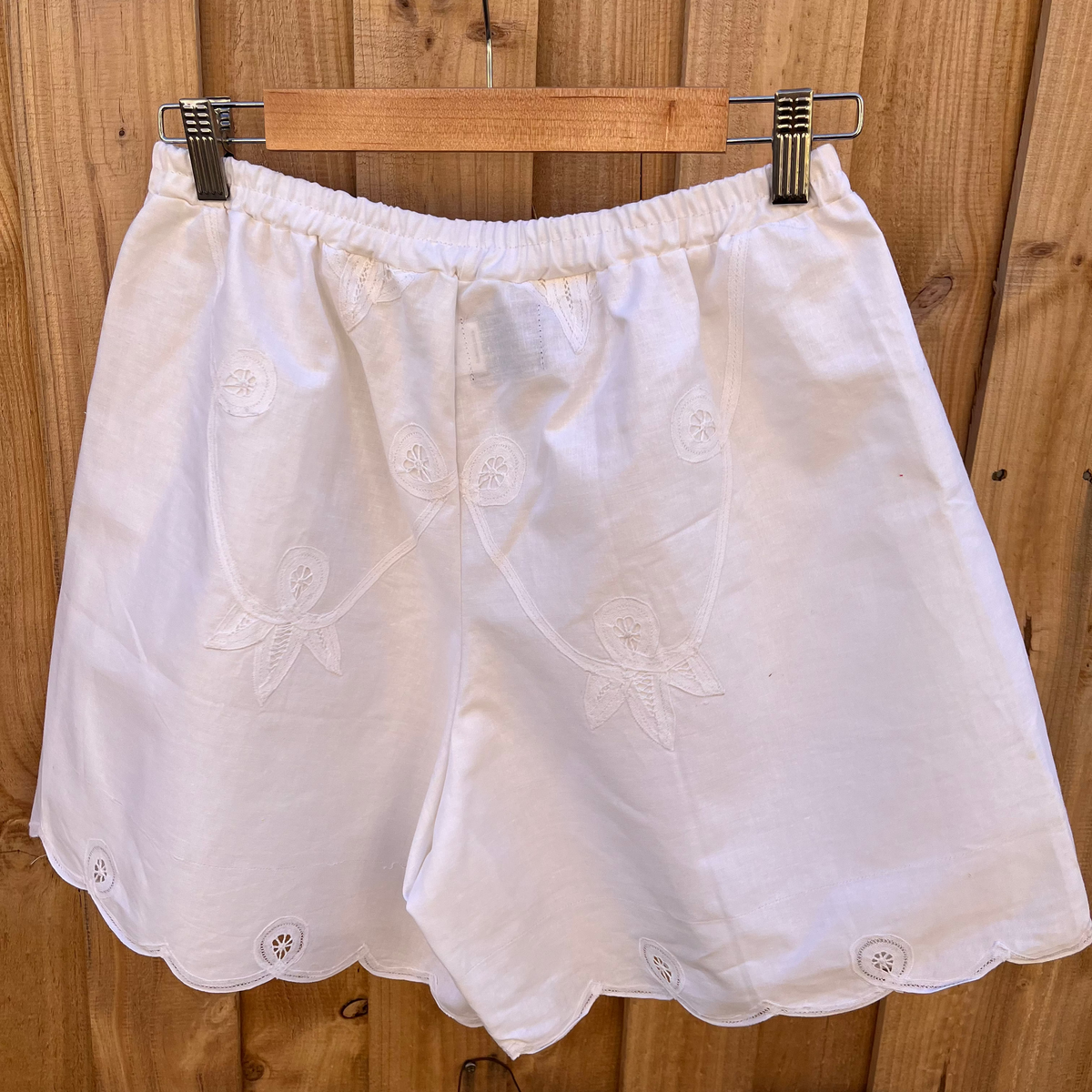 Short broderie SIZE M